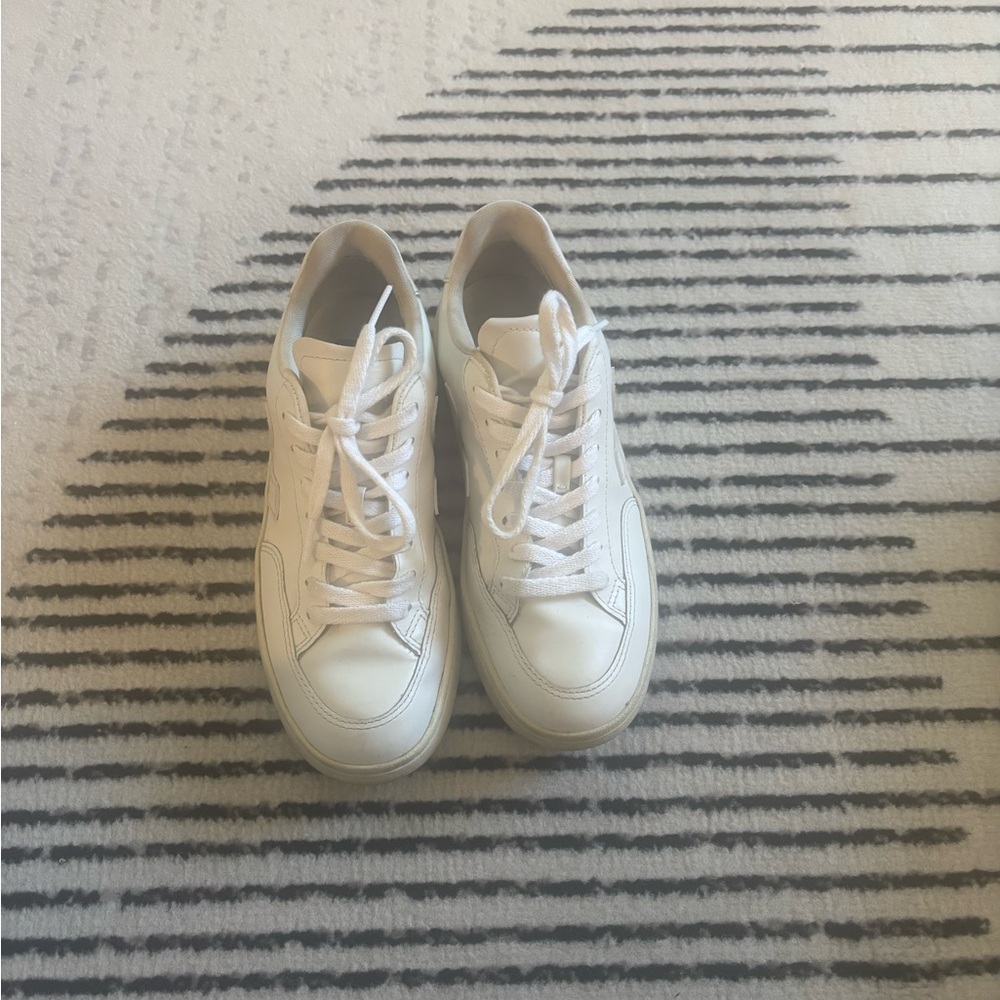 Classic Veja leather sneakers